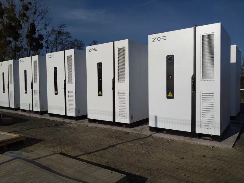 Magazyny energii przy farmie PV w Śremie